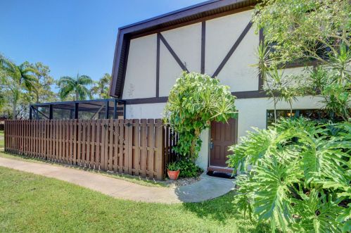 154 Weybridge Cir, West Palm Beach, FL 33411-1501