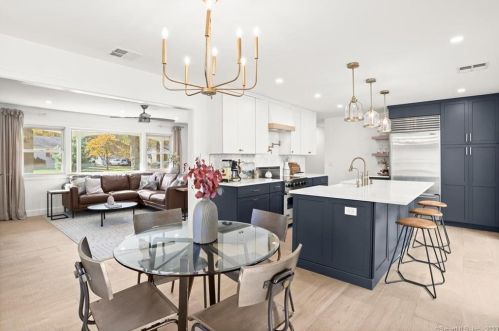 27 Oriole Dr, Norwalk CT  06851-5608 exterior
