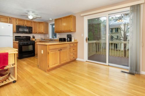 77 Dorchester Way, Nashua NH 03064-8121 exterior