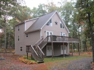 301 Lakeview Rd, Lackawaxen, PA 18435-7832