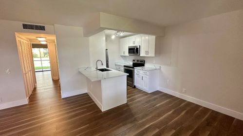 802 Meadows Cir, Boynton Beach, FL 33436-8936