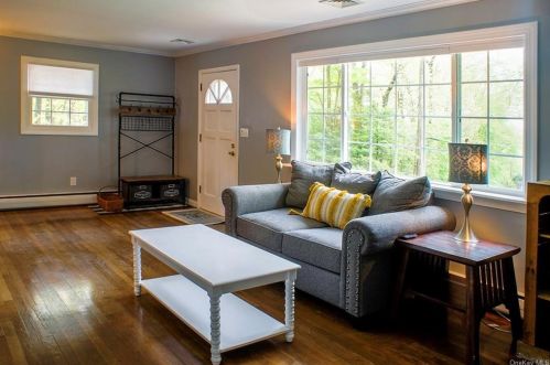 9 Woodland Dr, Yorktown Hgts, NY 10598-6622