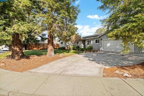 4427 Willowood Ct, Concord, CA 94521-1251