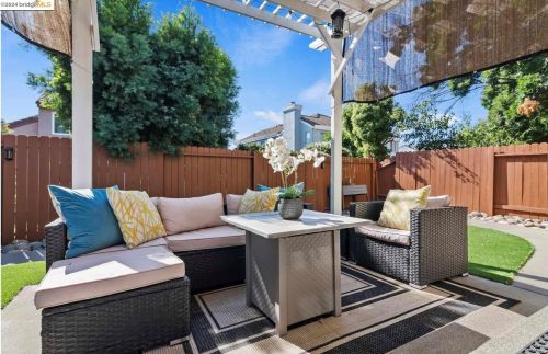 736 Clifton Way, Vacaville CA  95688-8547 exterior