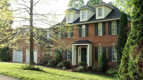 3608 Brookshire Dr, Hurricane, WV 25526-9414