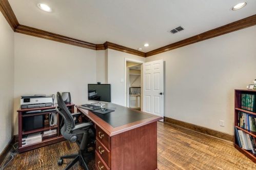 9427 Vis Cir, Irving TX  75063-5064 exterior