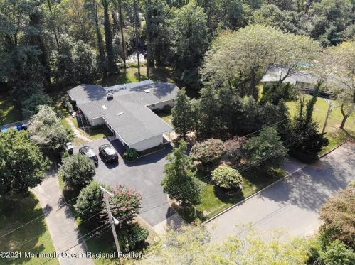 16 Birchwood Ct, Tinton Falls, NJ 07724-2702