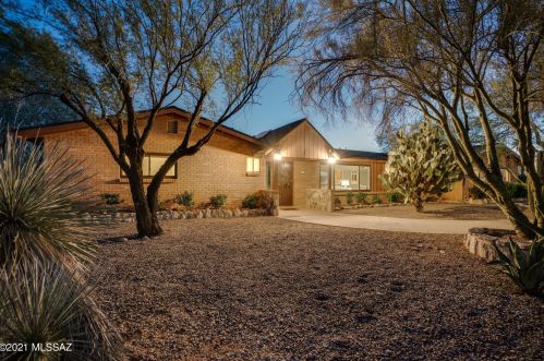 4830 Camino La Brinca, Tucson, AZ 85718-4519