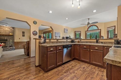 4958 Bayfield Dr, Waterford WI  53185-3376 exterior