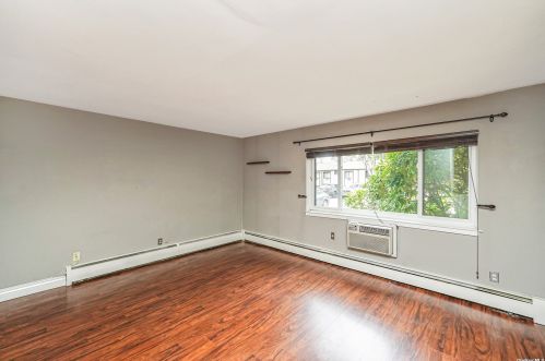 93 Richmond Blvd, Hauppauge, NY 11779-3654