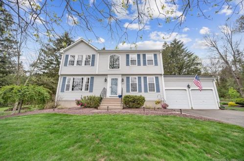 609 Ridgewood Rd, Middletown, CT 06457-7952