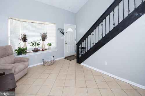 204 Wedgefield Cir, New Castle, DE 19720-3750