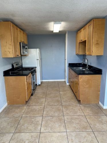 1712 Cherry Ave, Long Beach CA  90806-5821 exterior