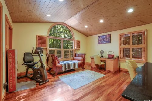 568 Bread And Cheese Hollow Rd, Northport NY  11768-2326 exterior
