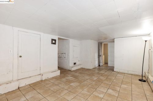 2545 Havenscourt Blvd, Oakland CA  94605-1970 exterior