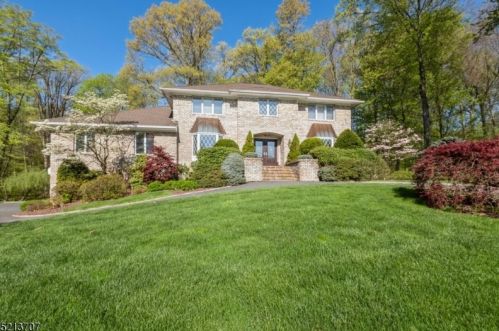 7 Waverly Ct, Greystone Park, NJ 07950-1433