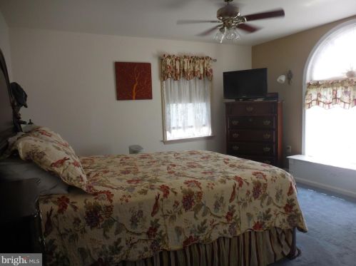 1114 Hunters Chase Ln, Lebanon PA  17046-1575 exterior