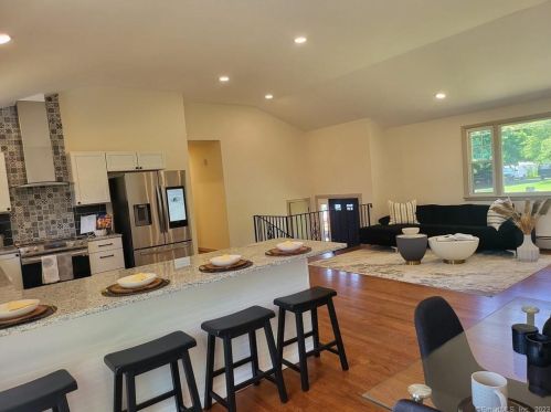 13 Clinton Hill Rd, Waterbury CT  06716-1010 exterior