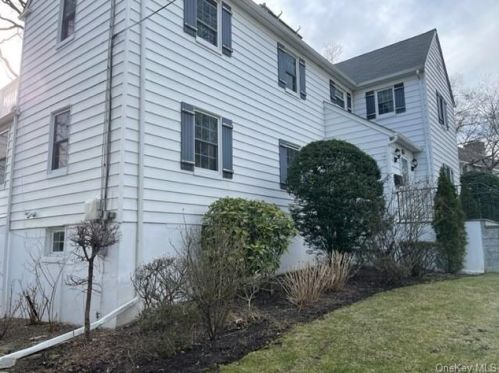 28 Parkway Cir, Mount Vernon NY  10552-1916 exterior