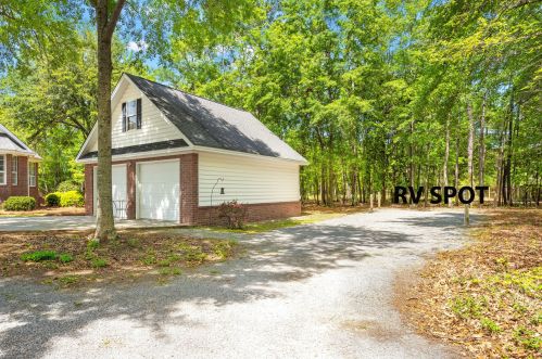 128 Porcher Dr, Bonneau SC  29431-8694 exterior
