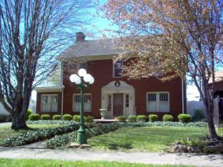 2104 10th St, Hanging Rock, OH 45638-2564