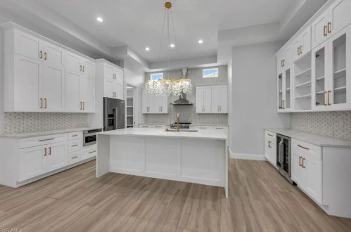 18450 Royal Hammock Blvd, Naples, FL 34114-8946