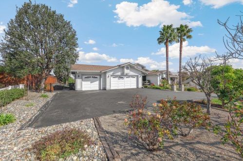95 Bruces Ct, Hollister, CA 95023-6440