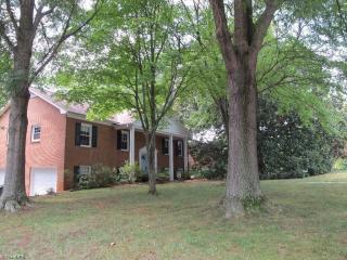 1220 Abingdon Way, Winston Salem, NC 27106-4462