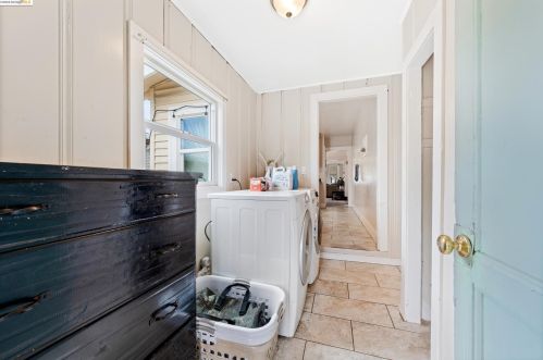 6218 Hilton St, Oakland CA  94605-1446 exterior