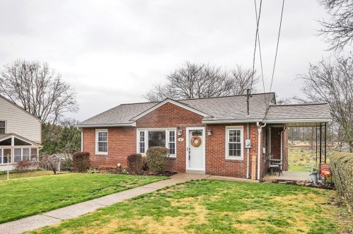 6 Longvue Cir, Ambridge, PA 15003-1121