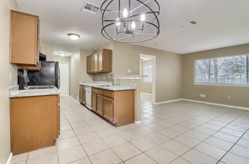 12302 Dellrey Dr, Austin TX 78758-2503 exterior