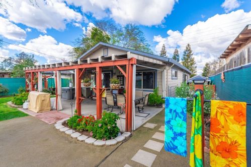 616 Q St, Rio Linda CA  95673-1427 exterior