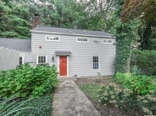 565 Cedar Swamp Rd, Muttontown, NY