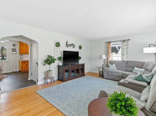 15930 Mayflower Dr, Waukesha, WI 53151-5649