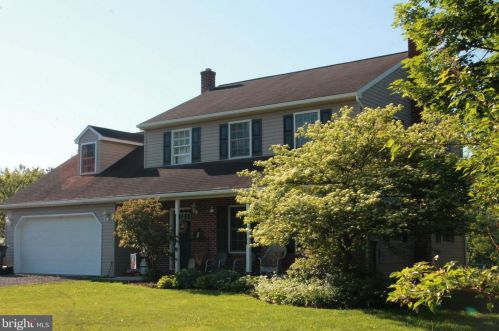 370 Galen Hall Rd, Swartzville, PA 17569-9753