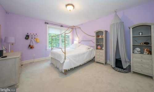 315 Blackburn Dr, Berwyn PA  19312-2801 exterior