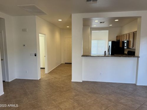 33521 26th Ave, Phoenix AZ  85085-5057 exterior