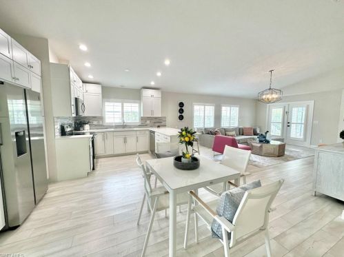 568 95th Ave, Naples FL  34108-2453 exterior