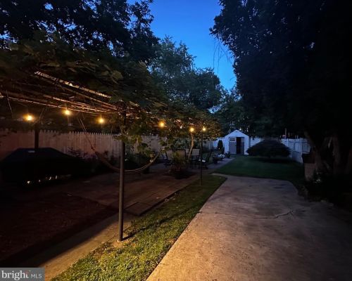 886 Lamberton St, Trenton, NJ 08611-3410