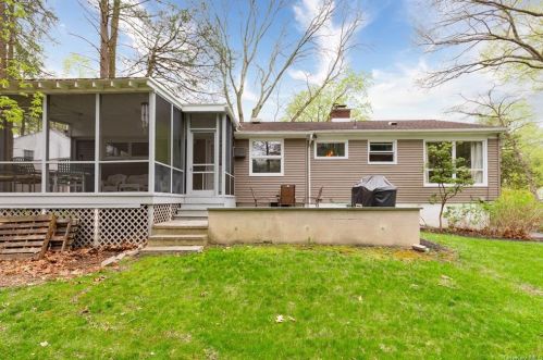 52 Timberline Dr, Poughkeepsie NY  12603-5546 exterior