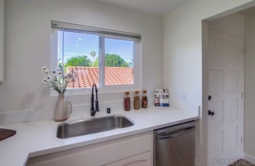 1874 Forestdale Dr, Encinitas CA  92024-4214 exterior