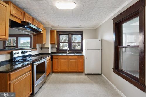 3728 Norwood Ave, Downingtown PA  19335-2048 exterior