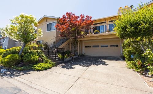7048 Overlook Dr, Santa Rosa, CA 95409-6375