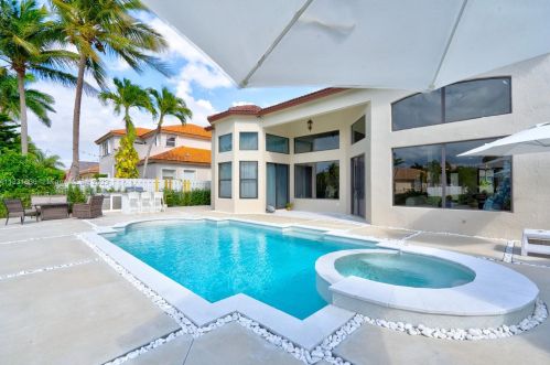 3586 143rd Ave, Hollywood FL  33027-4704 exterior