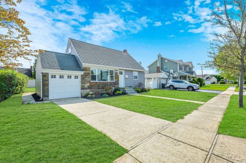 112 Carol Rd, Hempstead, NY 11554-1338