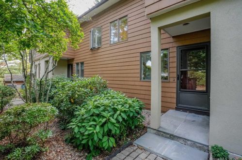 17 Font Hill Park, Bloomfield, CT 06002-2139