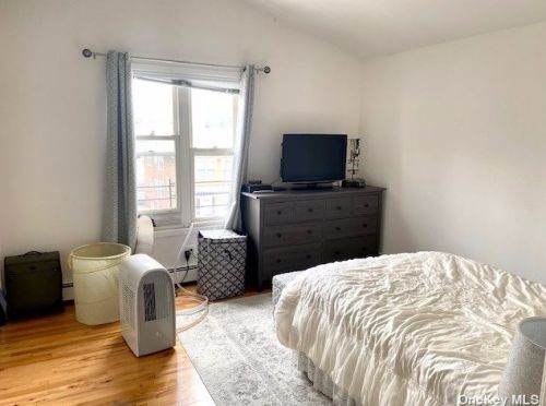 152 Beach 118th St, Far Rockaway NY  11694-2080 exterior