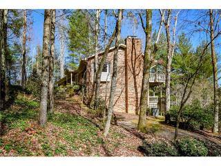 36 Hamilton Dr, Hendersonville, NC 28739-9331