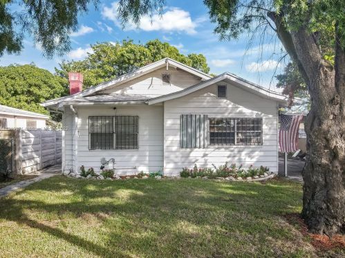 635 50th St, West Palm Beach, FL 33407-2833