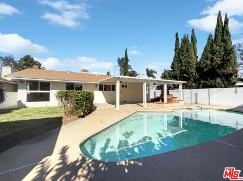 8050 Cherrystone Ave, Van Nuys CA  91402-5415 exterior